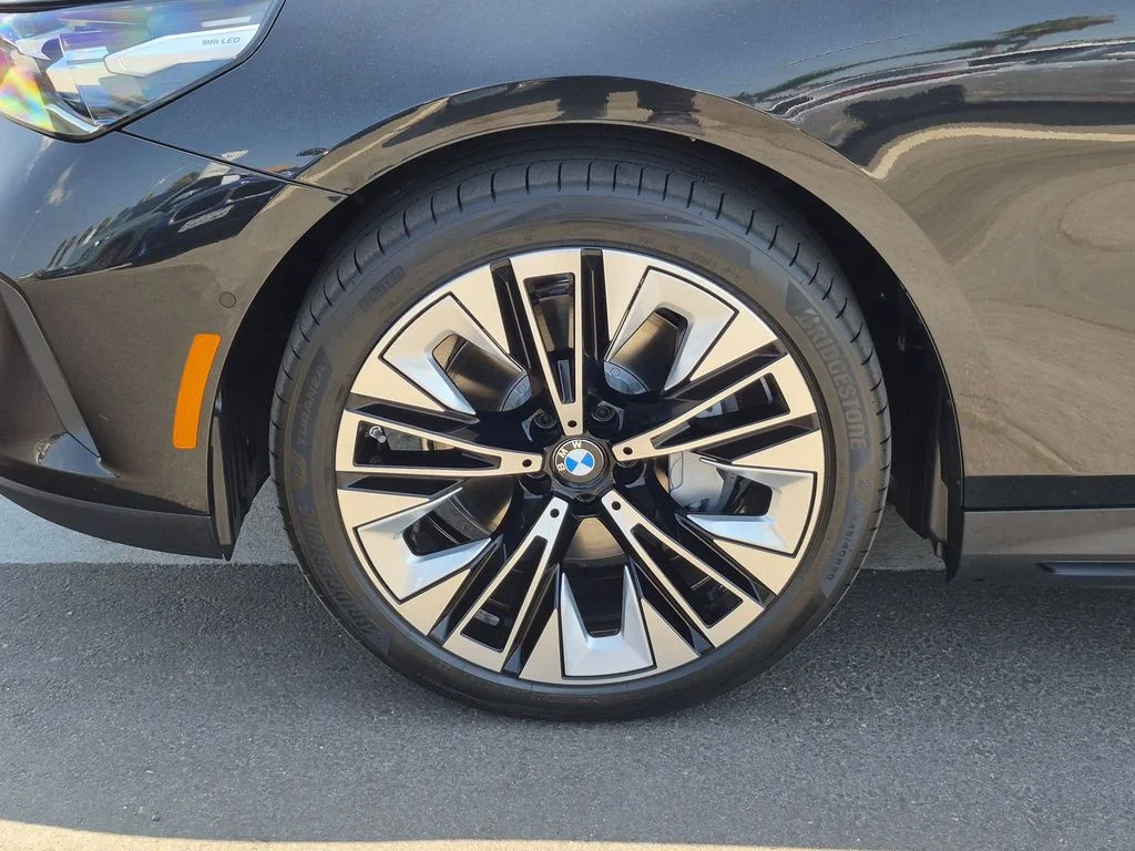 New 2027 Black BMW eDrive40 image 29