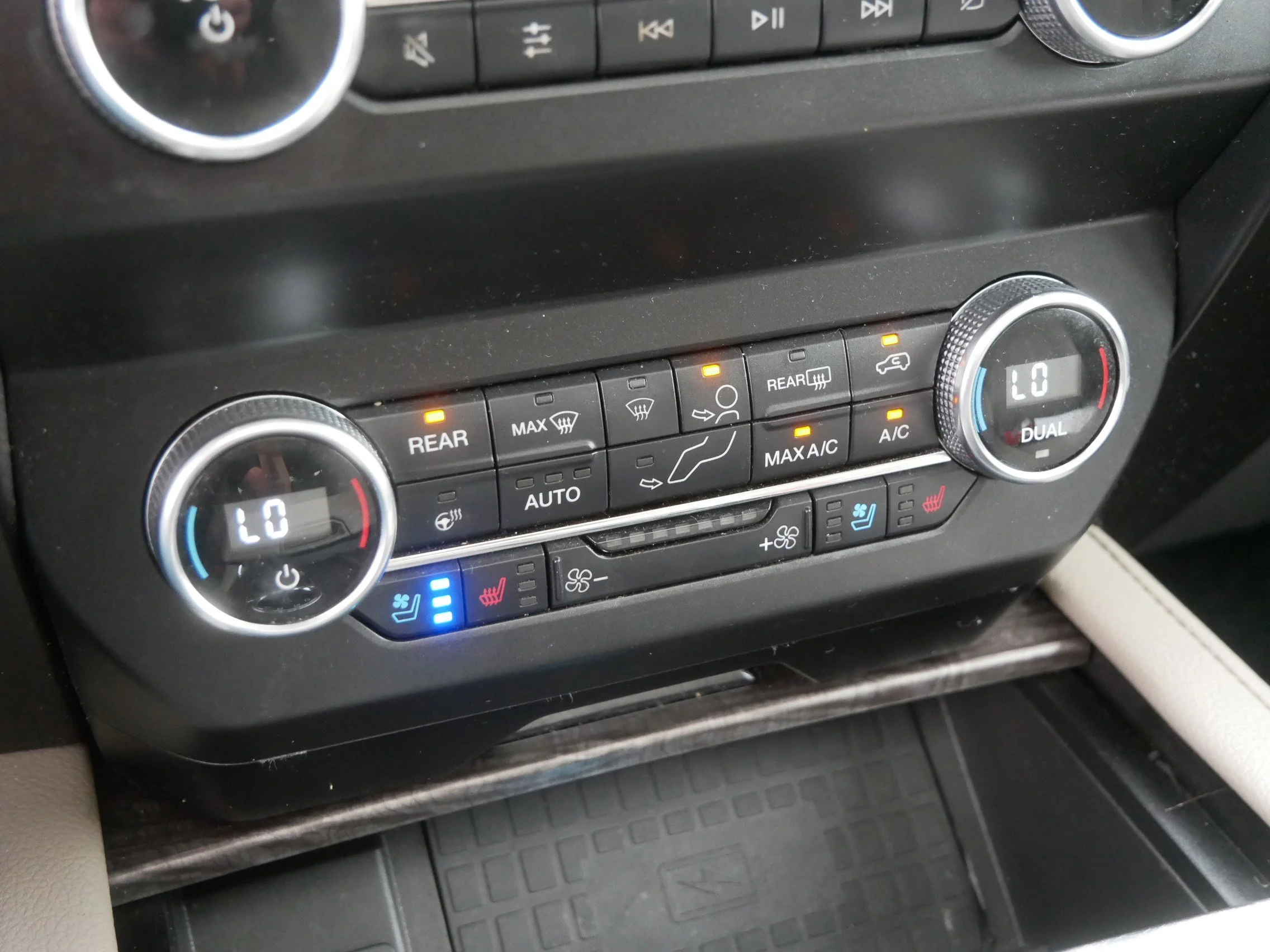 Used 2020 Agate Black Ford Limited image 36