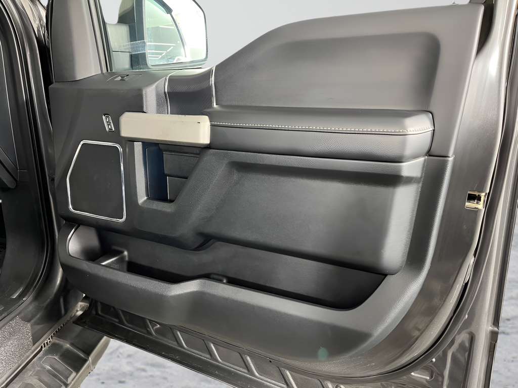 Used 2020 Magnetic Metallic Ford Lariat image 15