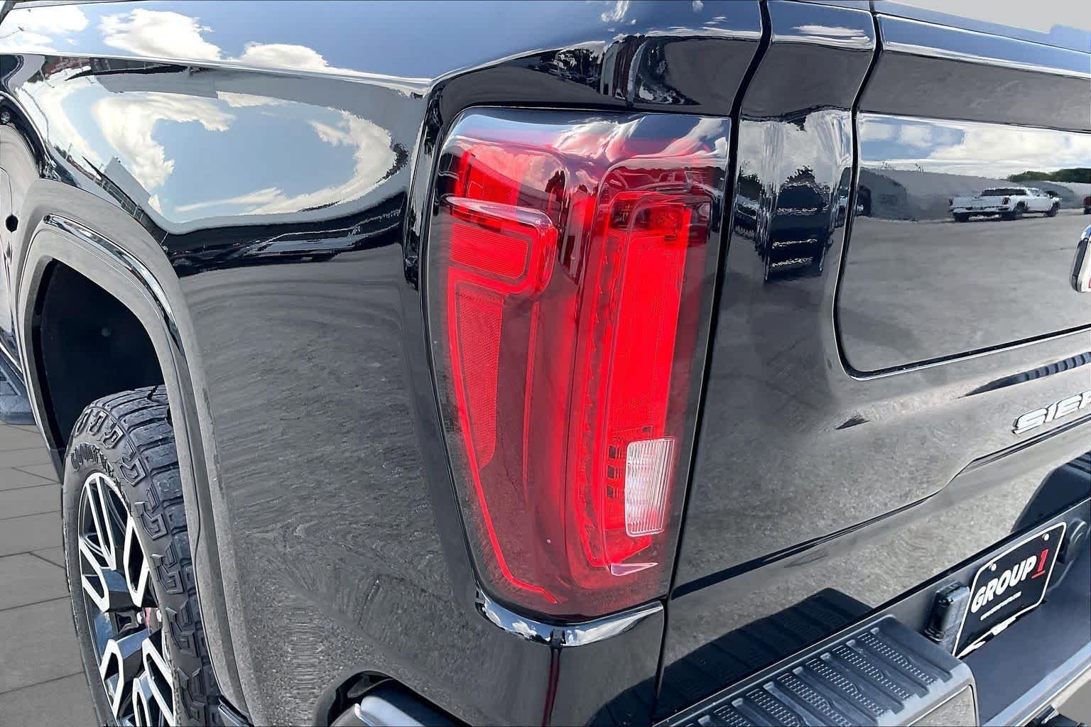 Used 2022 Onyx Black GMC AT4 image 29