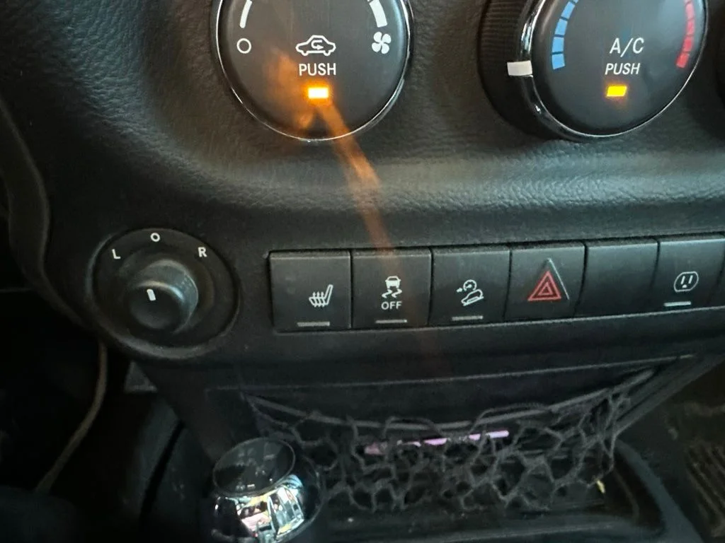 Used 2017 Black Jeep Unlimited Sahara image 15