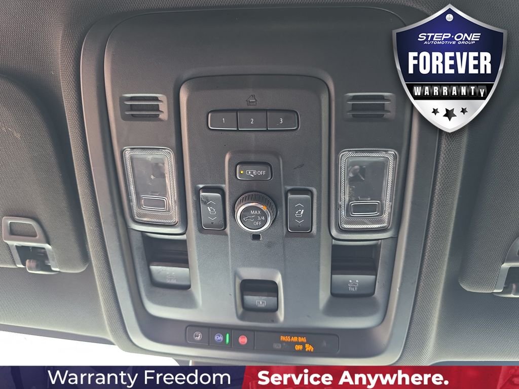 Used 2023 White GMC AT4 image 30