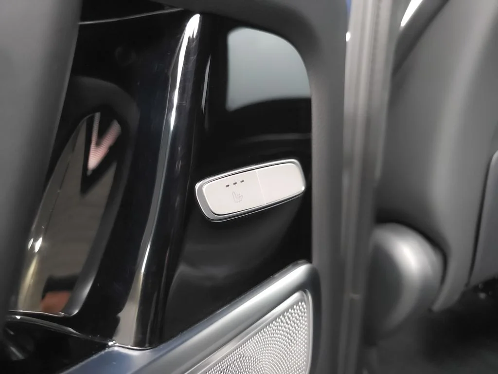 Used 2025 Twilight Blue Metallic Mercedes-Benz G 550 image 26