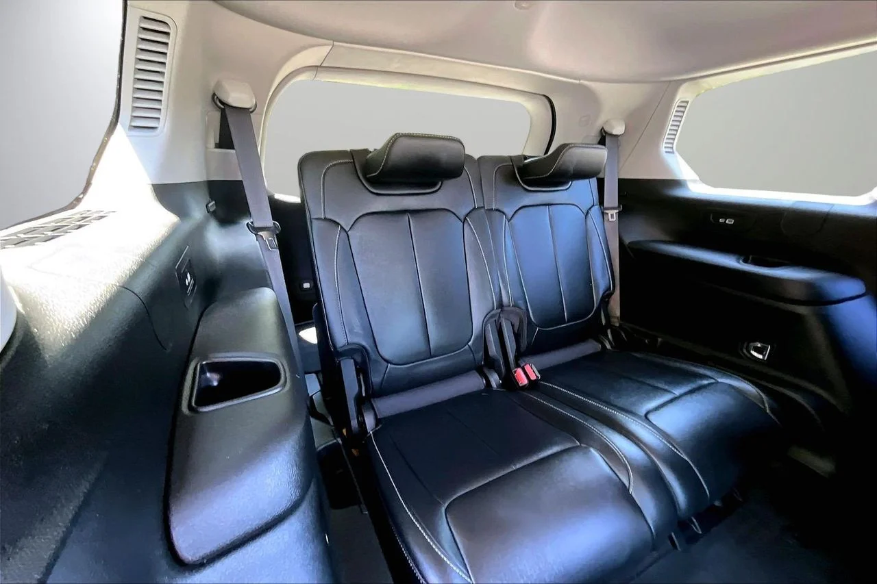 Used 2022 Gray Jeep Limited image 25