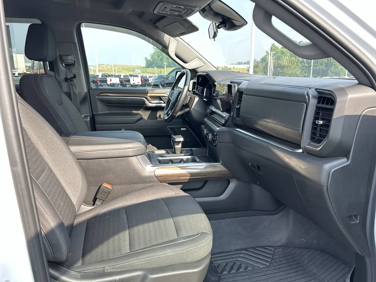 Used 2024 Summit White Chevrolet RST image 15