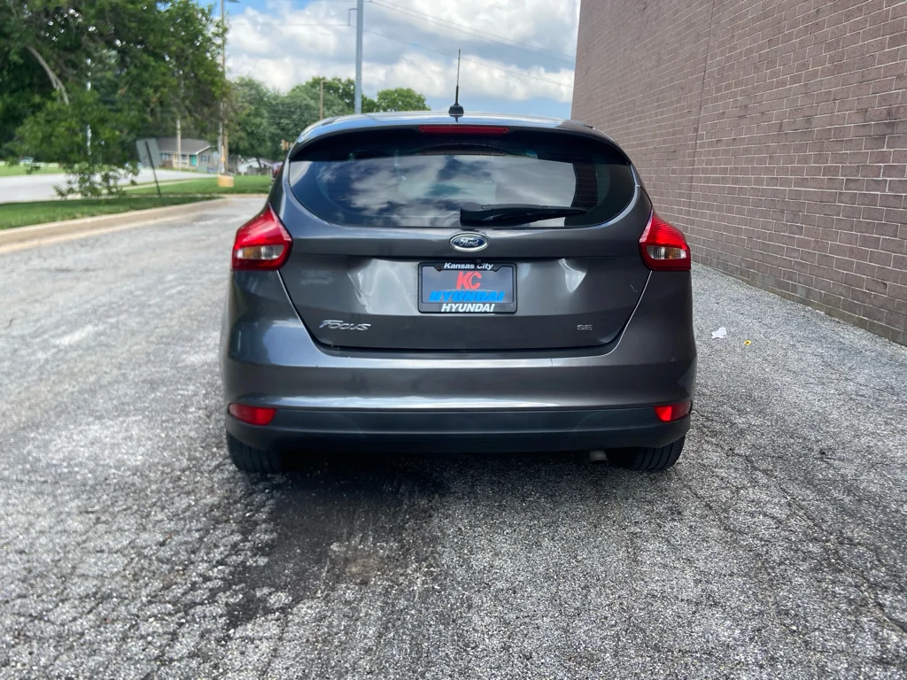 Used 2017 Magnetic Metallic Ford SE image 4