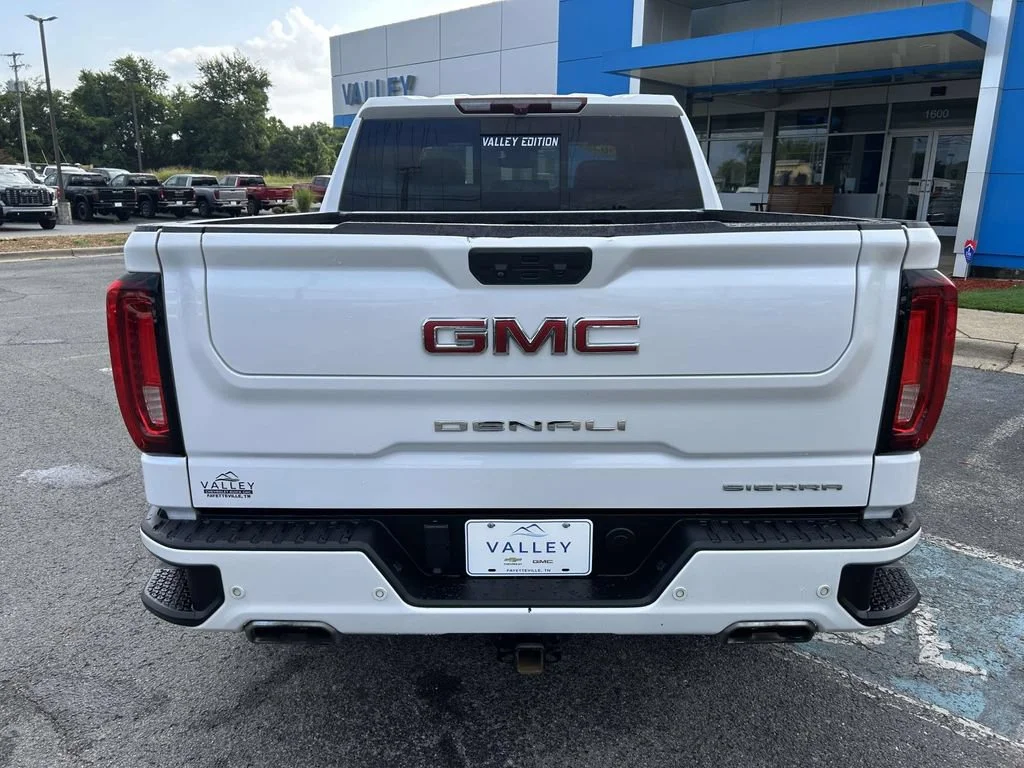 Used 2022 White Frost Tricoat GMC Denali image 6