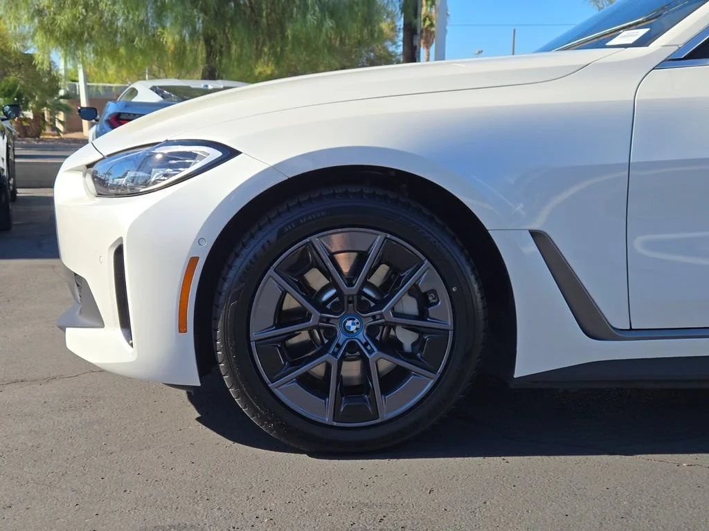 Used 2023 Mineral White Met BMW eDrive35 image 9