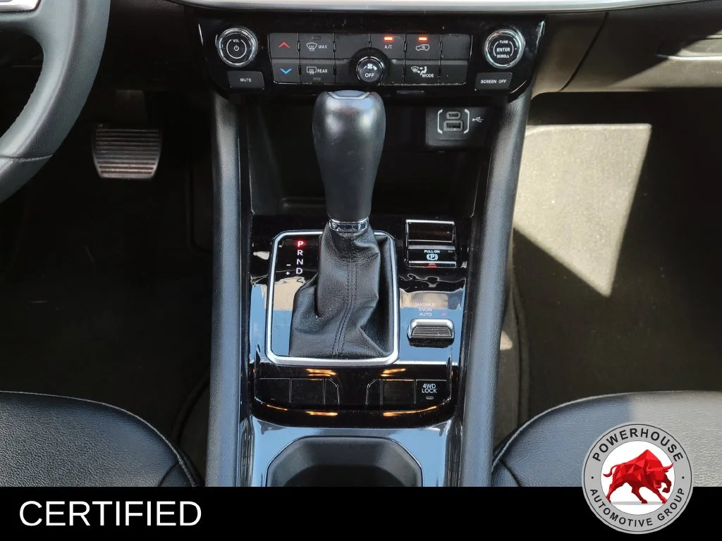 Used 2024 White Jeep Latitude image 23