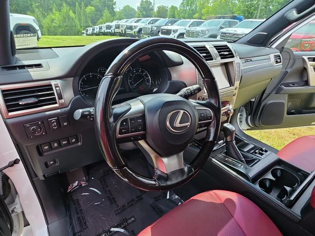 Used 2021  Lexus 460 image 18
