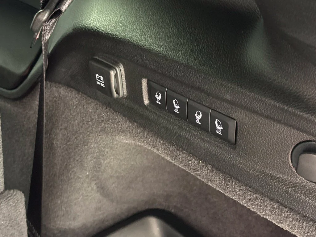 Used 2023 Red Jeep Overland image 27