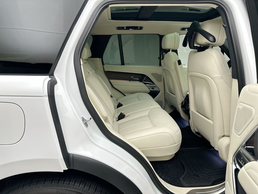 New 2026 Fuji White Land Rover SE image 7