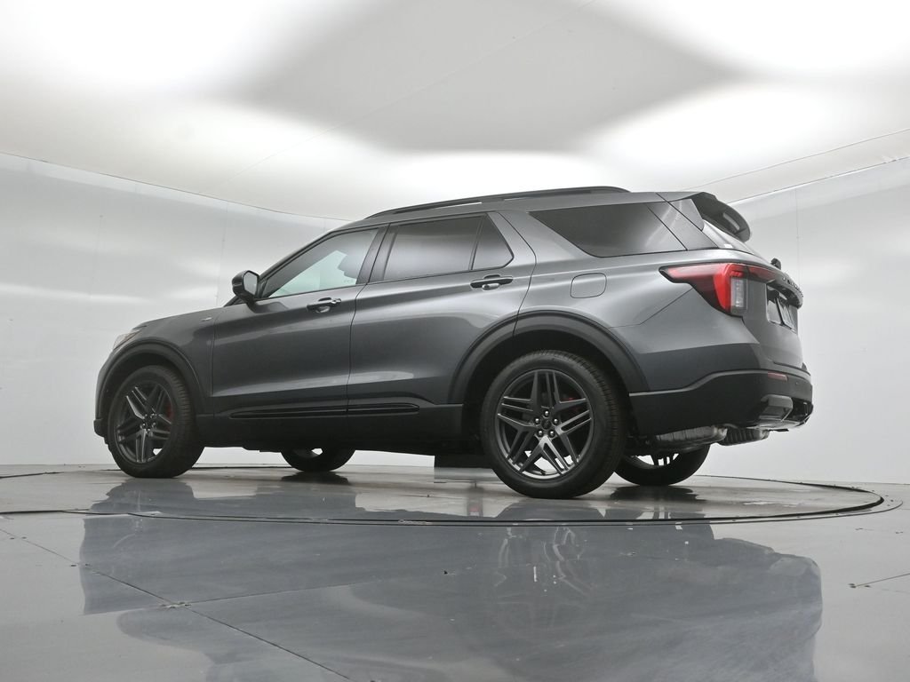 New 2026 Carbonized Gray Metallic Ford ST-Line image 51
