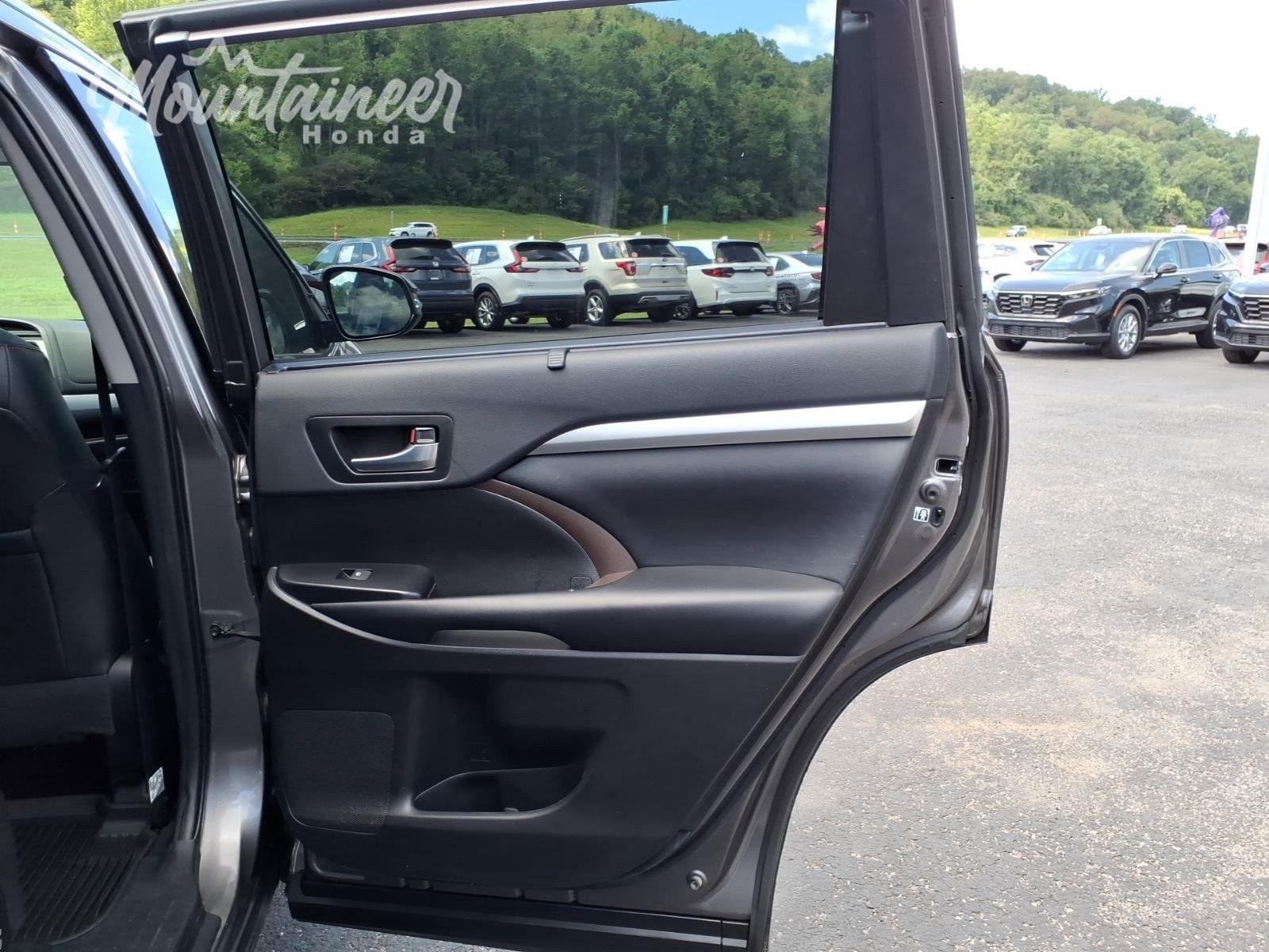 Used 2019 Predawn Gray Mica Toyota XLE image 20