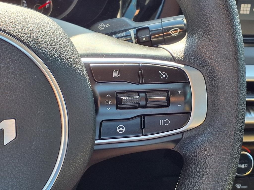 Used 2022 Silver Kia LXS image 19
