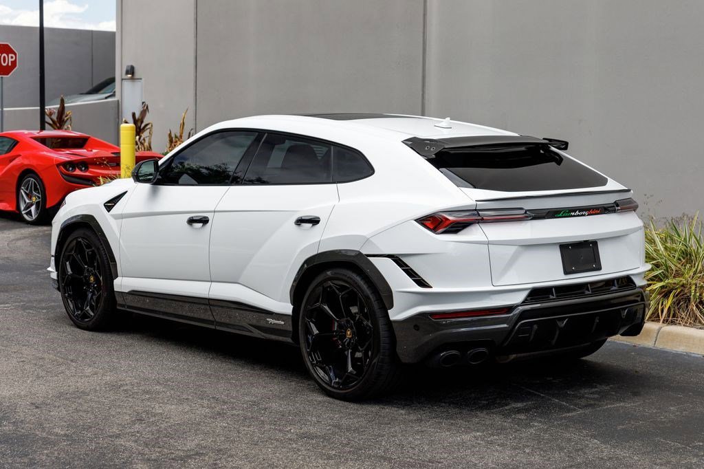 Used 2024 White Lamborghini Performante image 3