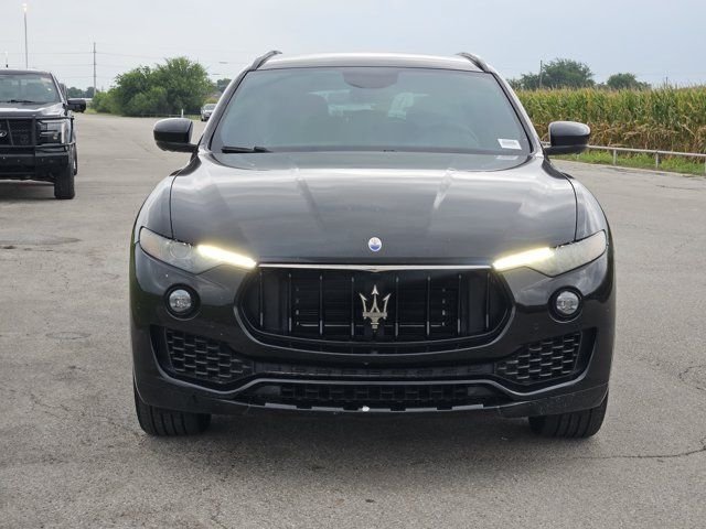 Used 2018  Maserati Base image 2