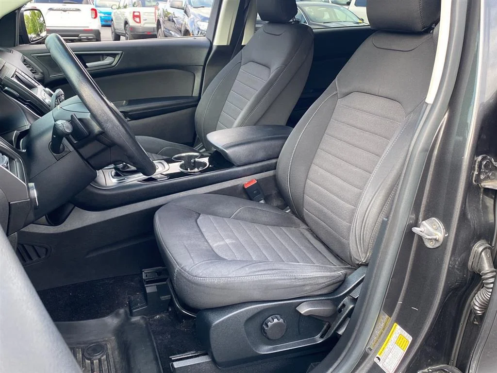 Used 2015 Magnetic Metallic Ford SE image 2