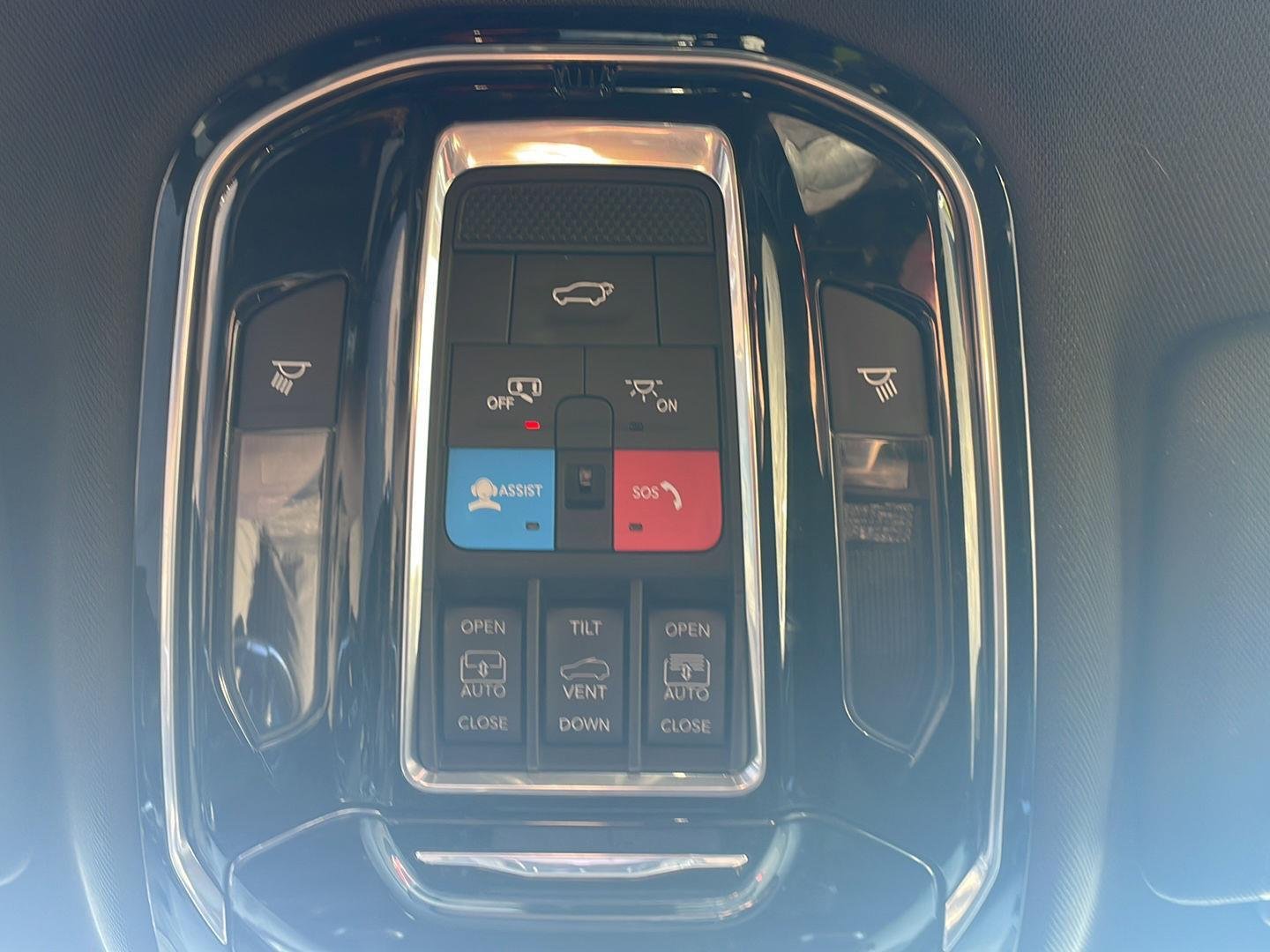 Used 2022 Diamond Black Jeep Overland image 26