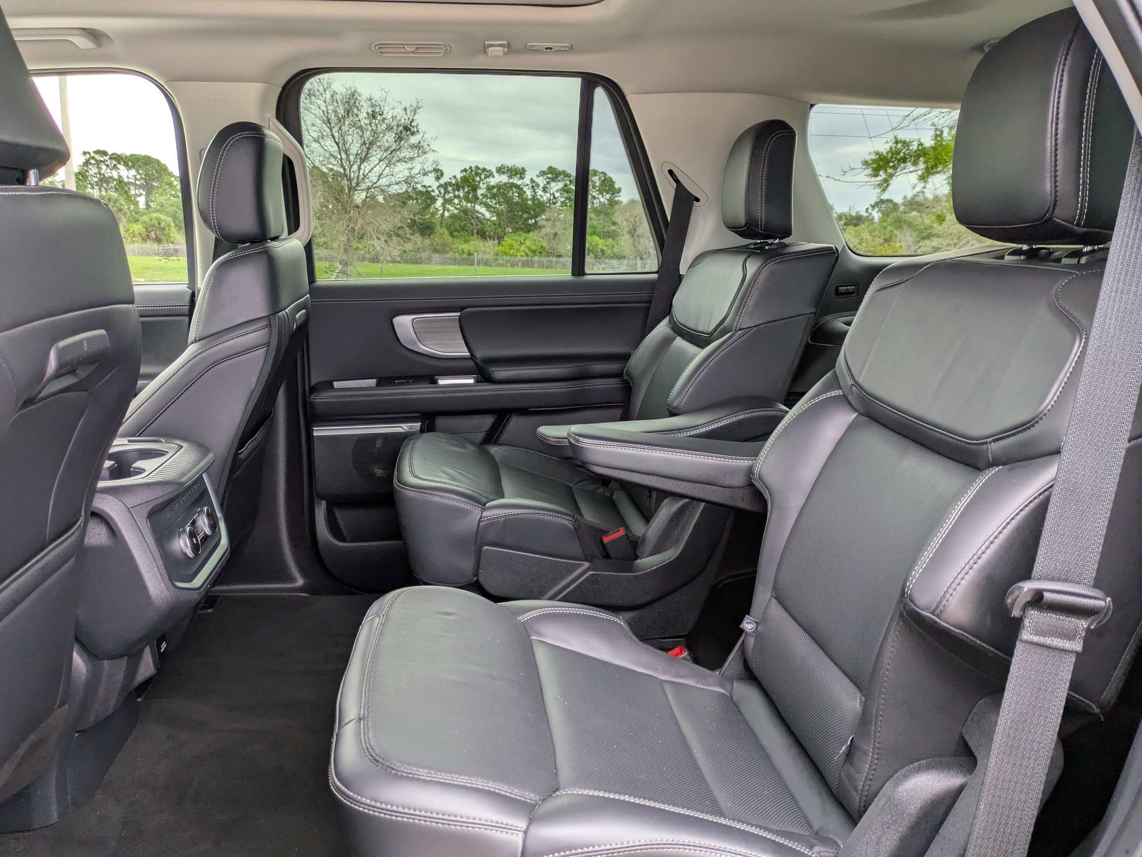 Used 2025 Agate Black Metallic Ford Platinum image 20