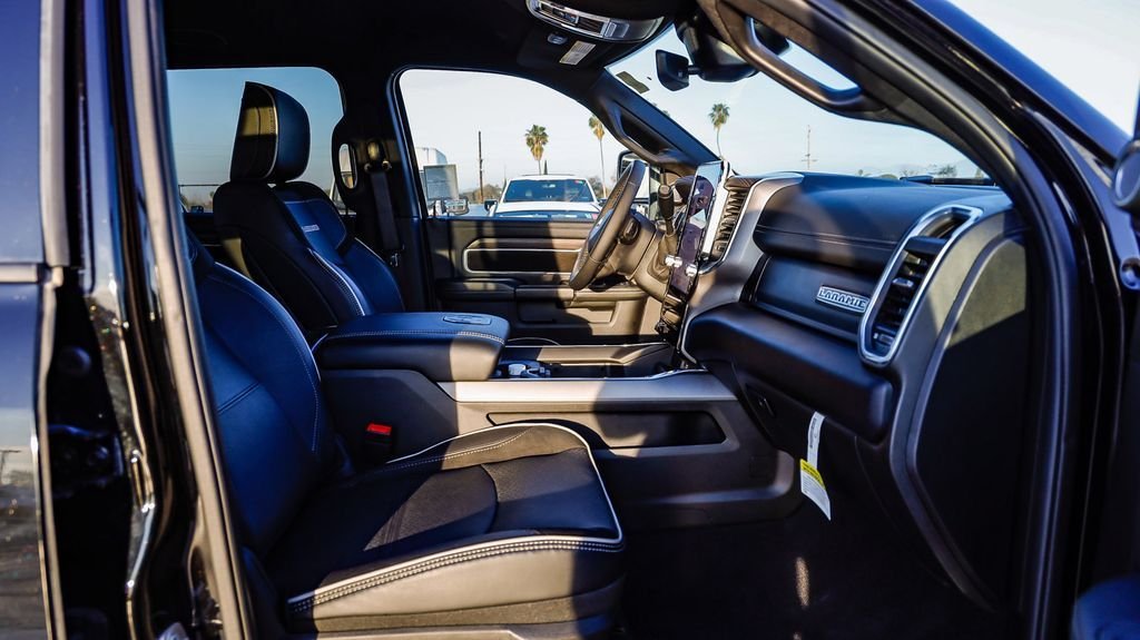 2025 RAM 3500 Laramie - Photo 20