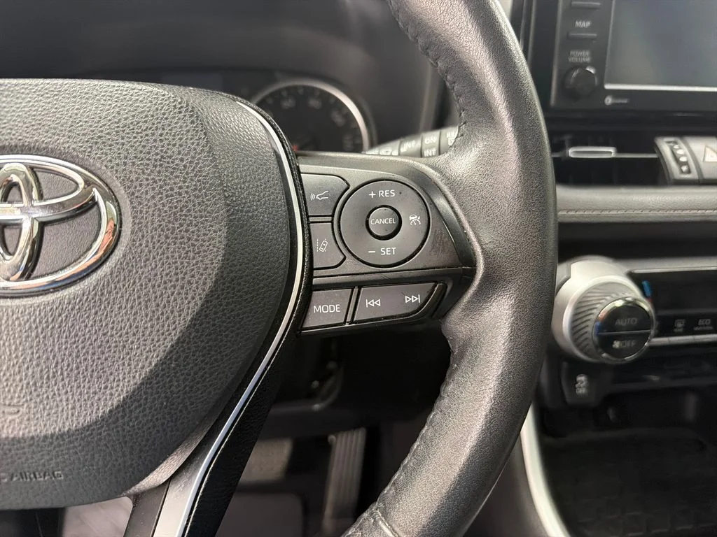 Used 2021 Gray Toyota XLE Premium image 20