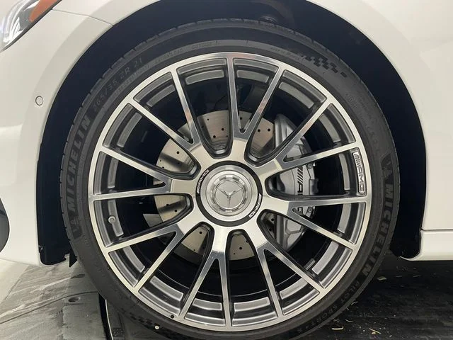 New 2026 MANUFAKTUR Moonlight Whit Mercedes-Benz E 53 AMG® image 10