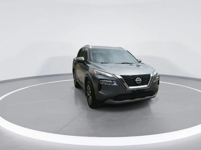 Used 2021 Gray Nissan SV image 2
