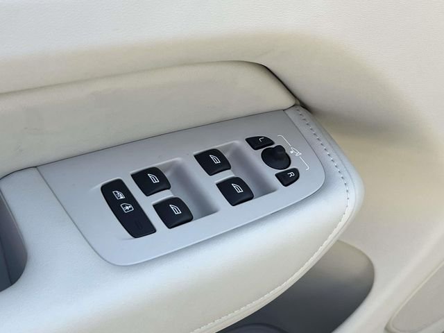 2025 Volvo XC60 Plus - Photo 17