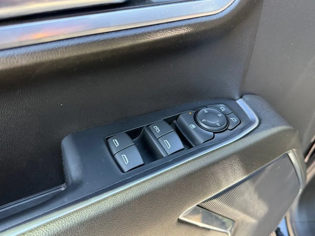 Used 2023 Onyx Black GMC Elevation image 31