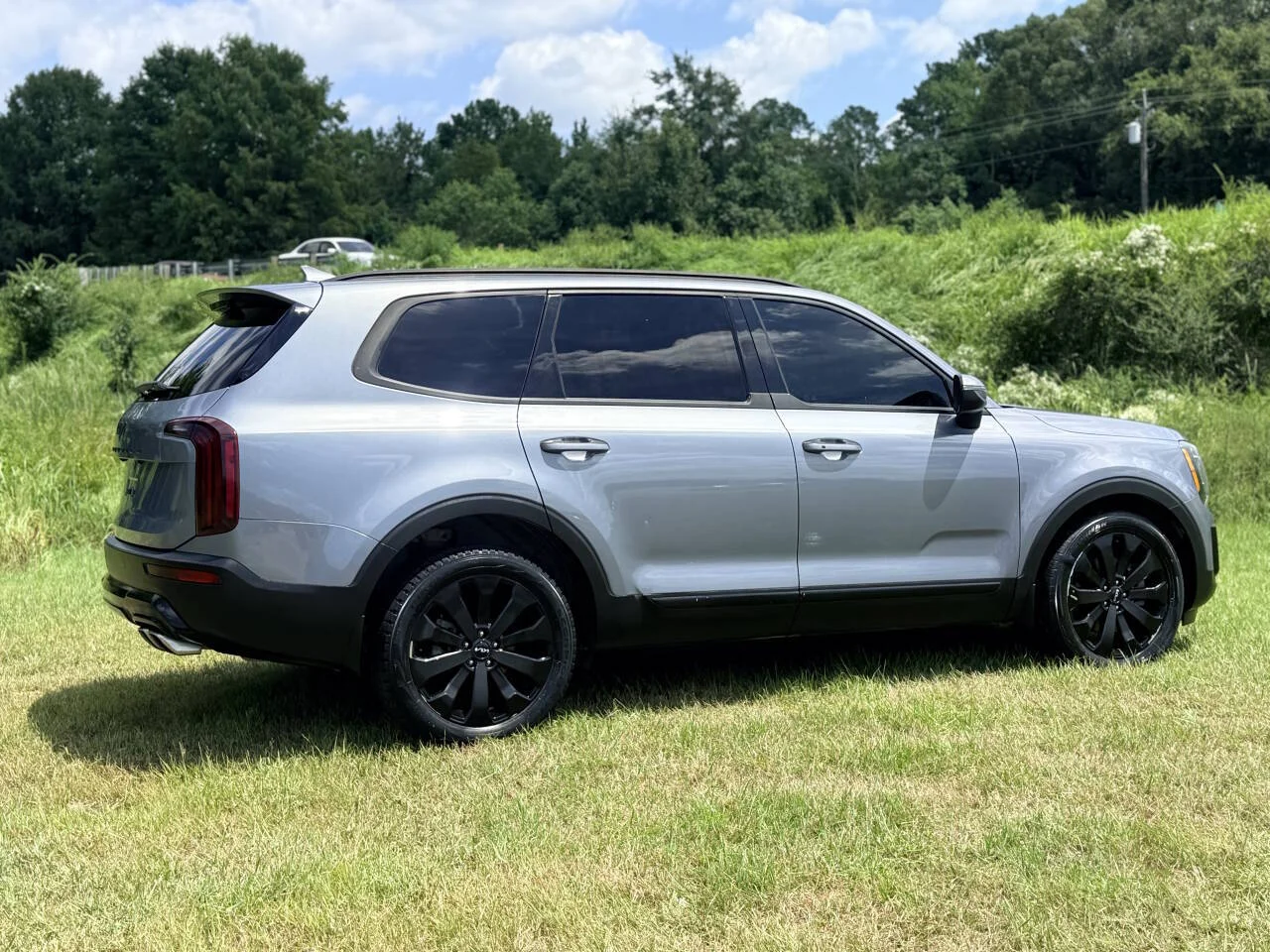 Used 2022 Gray Kia S 4dr SUV image 5