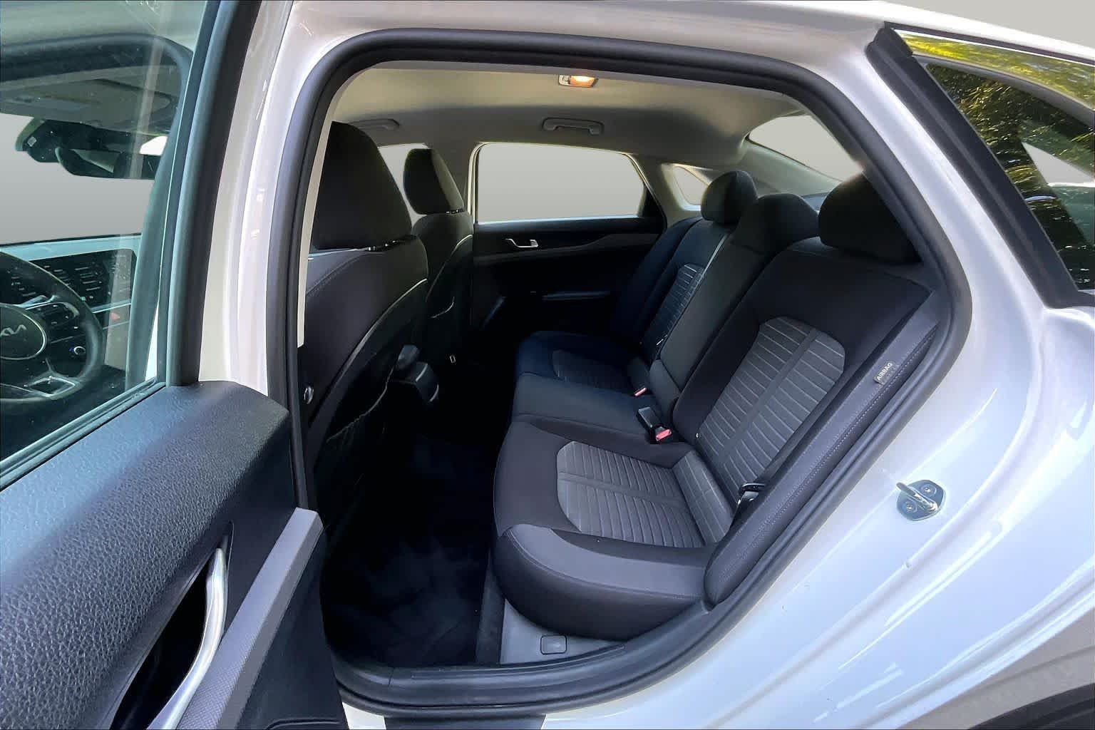 Used 2025 Snow White Pearl Kia LXS image 19
