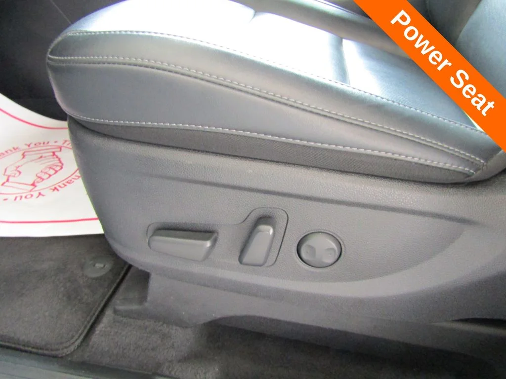 Used 2025 White Kia S image 6