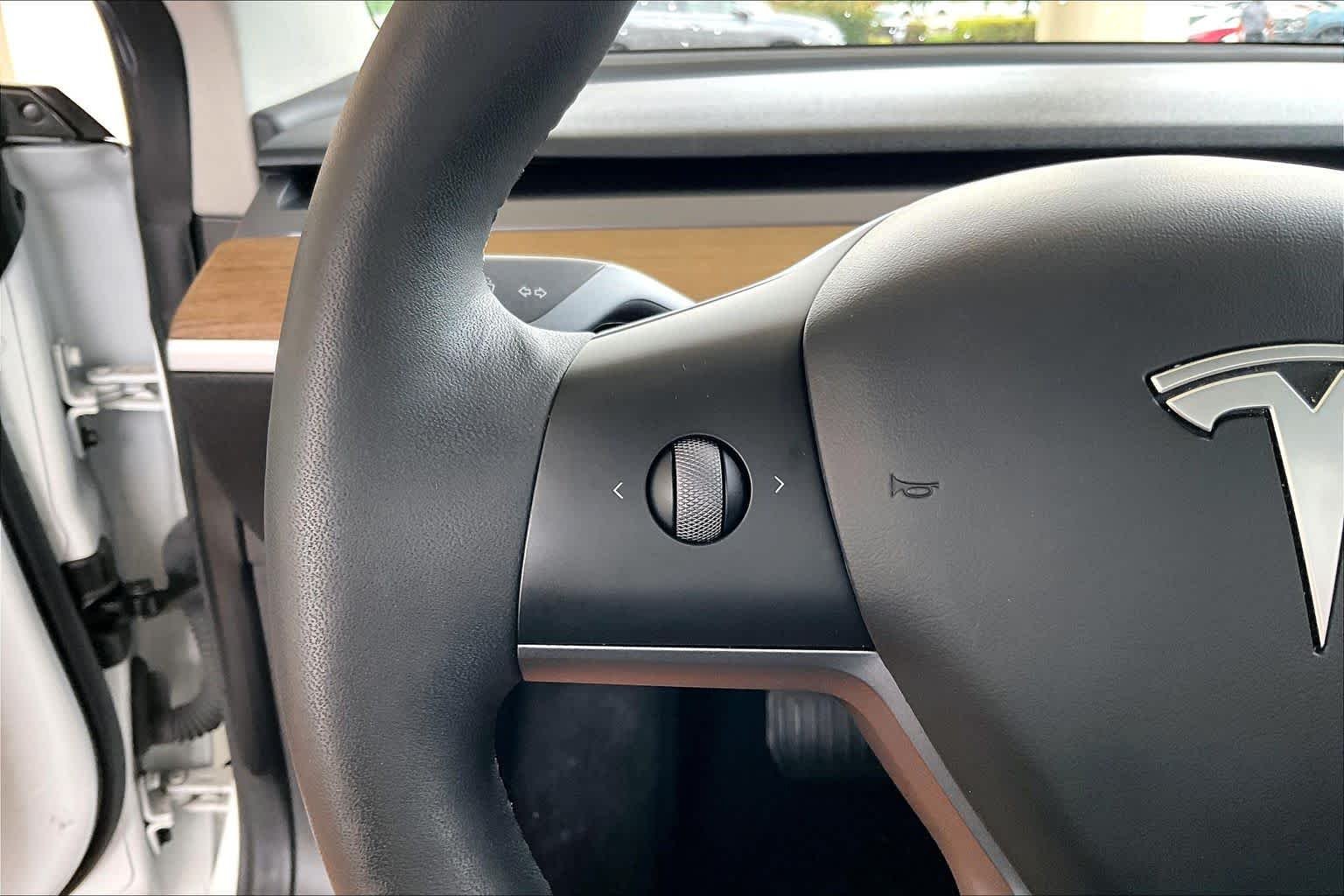 Used 2023 Pearl White Multi-Coat Tesla  image 20