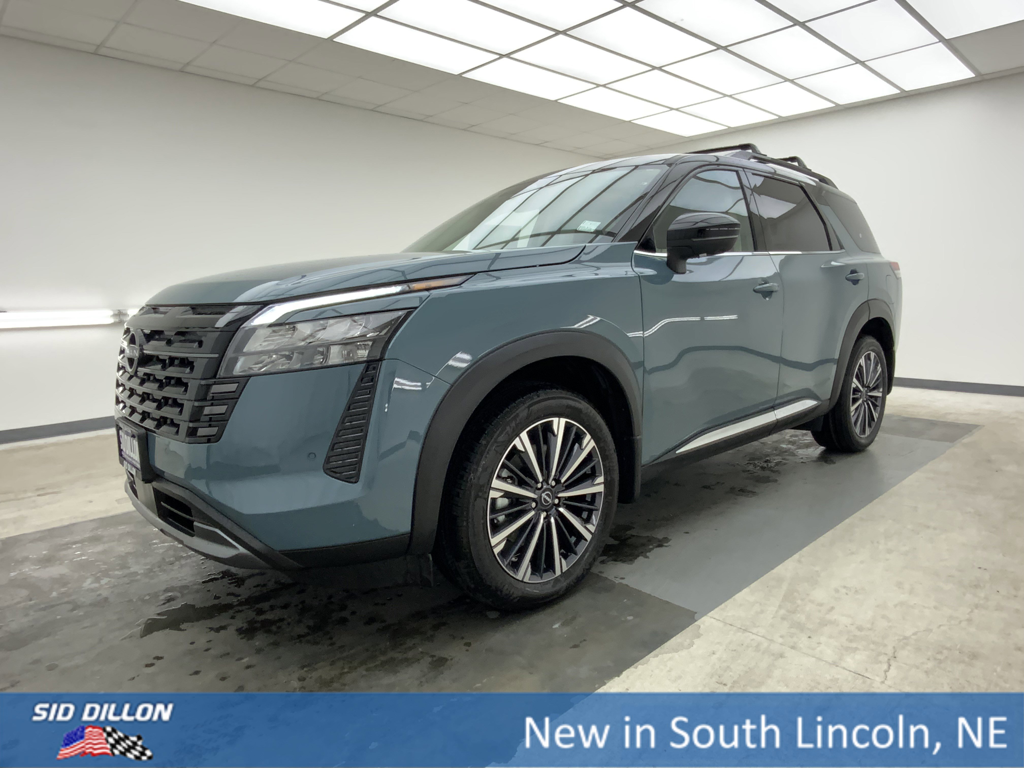 2026 Nissan Pathfinder Platinum 4WD's photo
