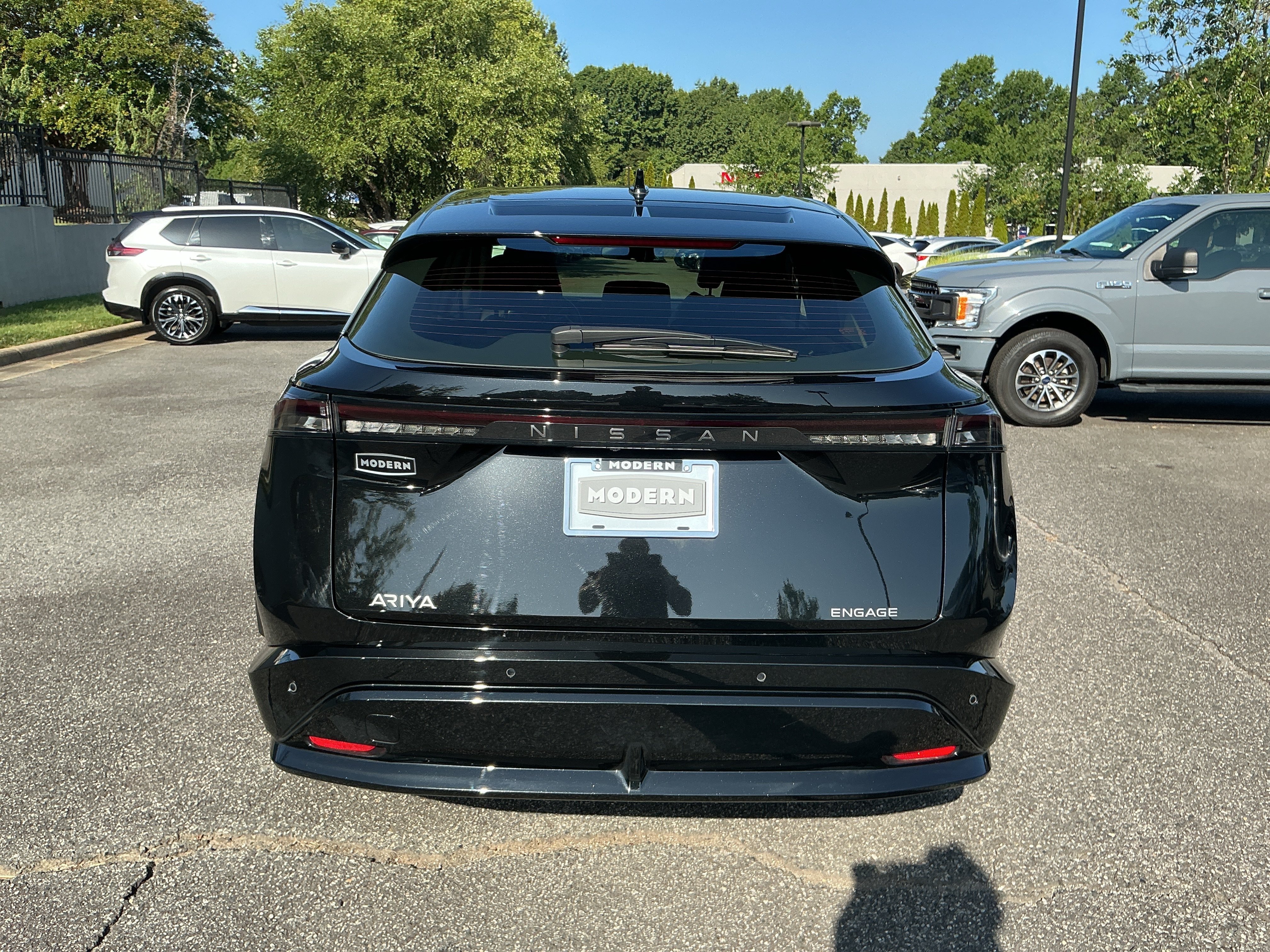 Used 2023 Black Diamond Pearl Nissan ENGAGE image 3