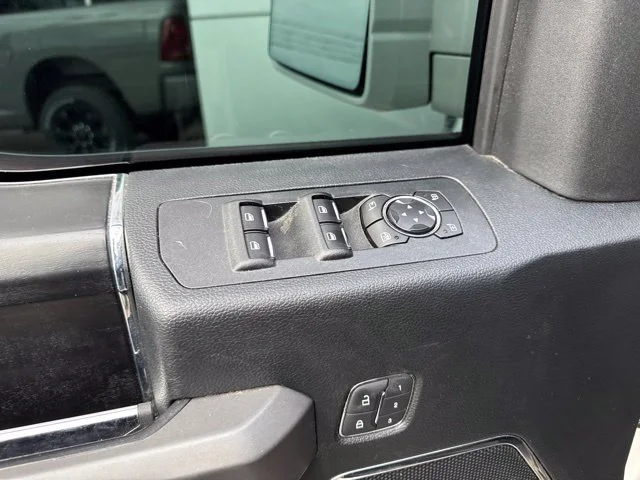 Used 2018 White Ford Platinum image 11