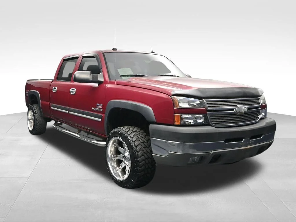 Used 2005 Red Chevrolet LT image 7