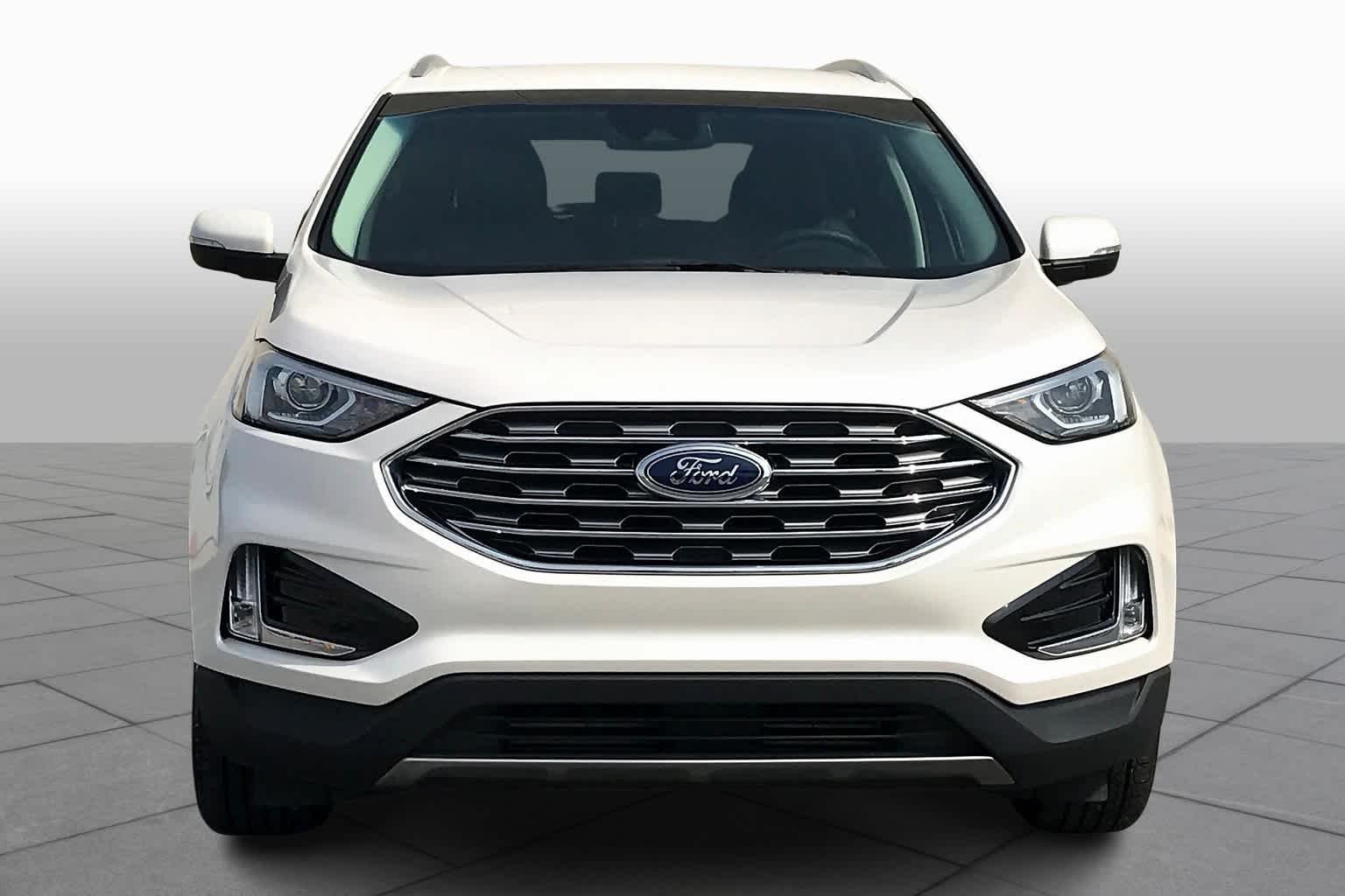Used 2019 White Platinum Metallic Tri-Coat Ford SEL image 4