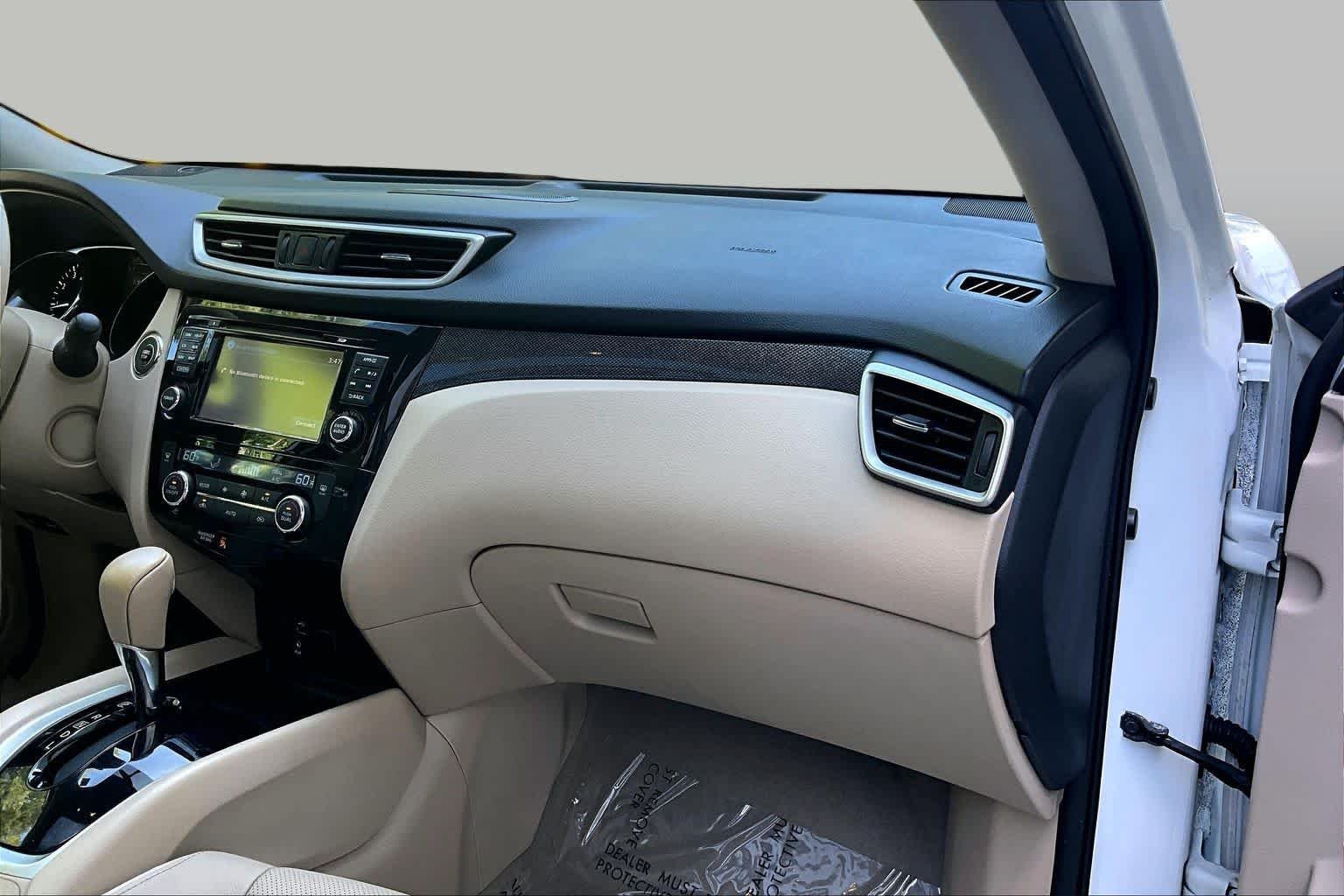 Used 2014 Moonlight White Nissan SL image 18