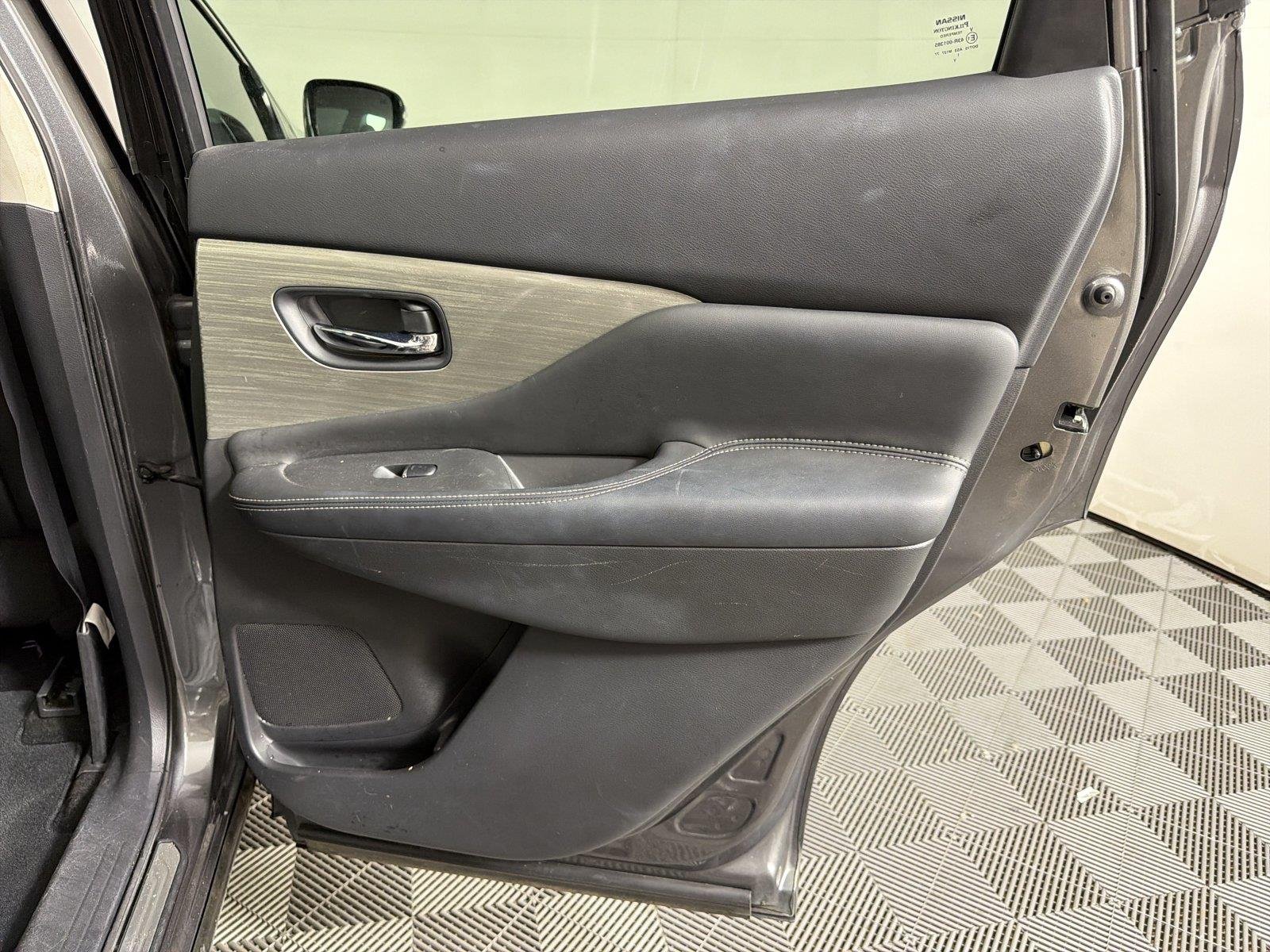 Used 2015 Gray Nissan Platinum image 19