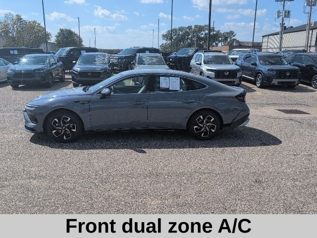 Used 2025 Blue Hyundai SEL image 3