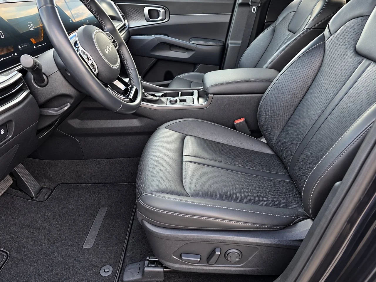 Used 2024  Kia S image 13