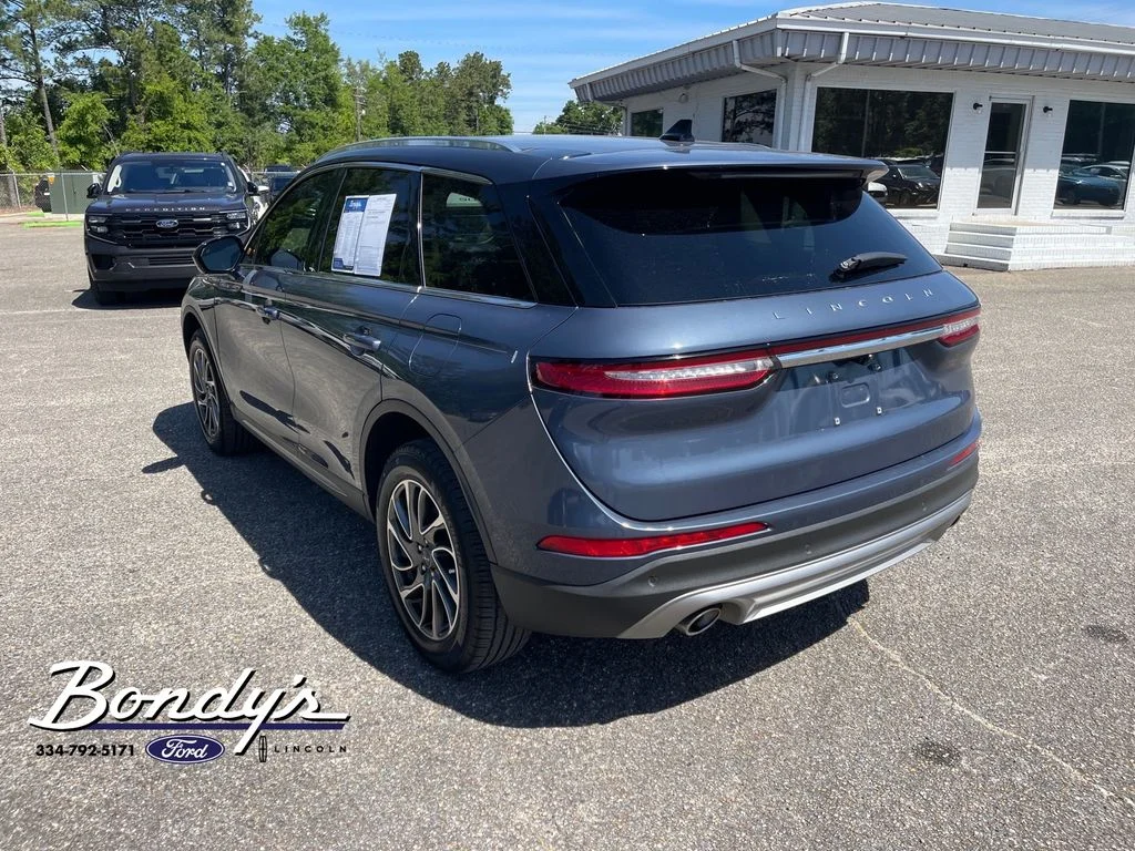 Used 2022 Blue Metallic Lincoln Standard image 12
