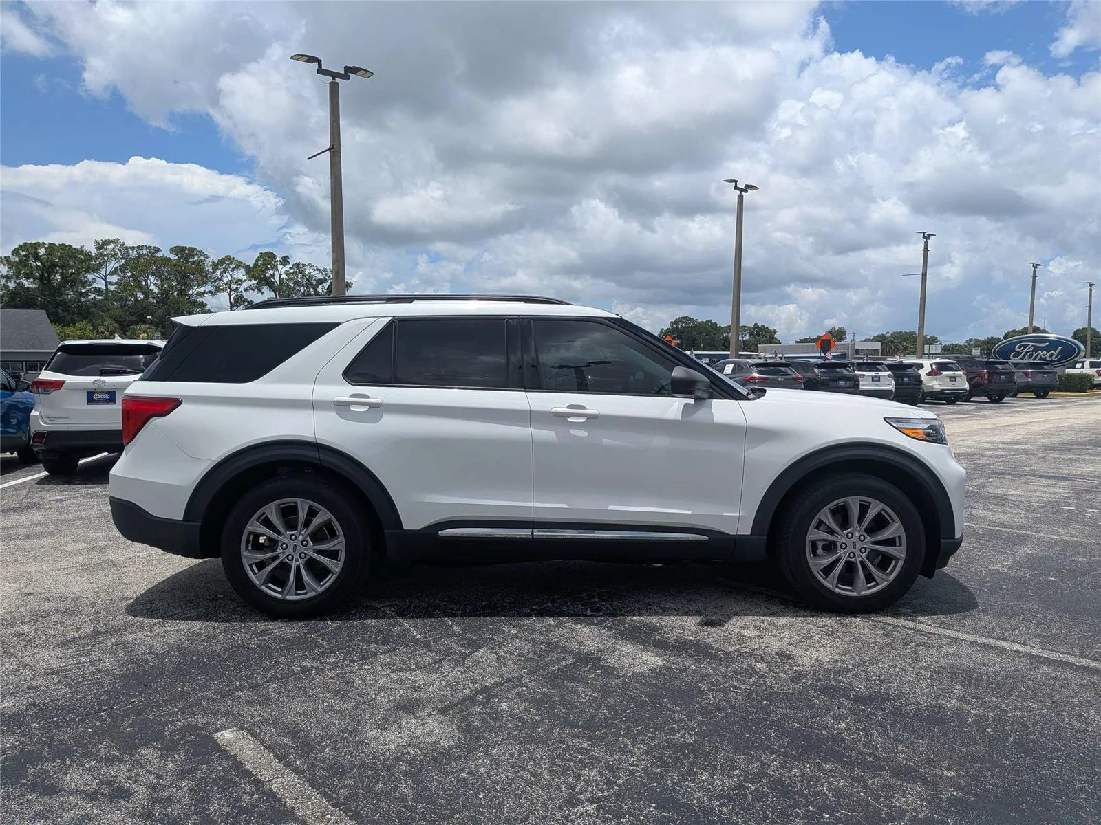Used 2023  Ford XLT image 2