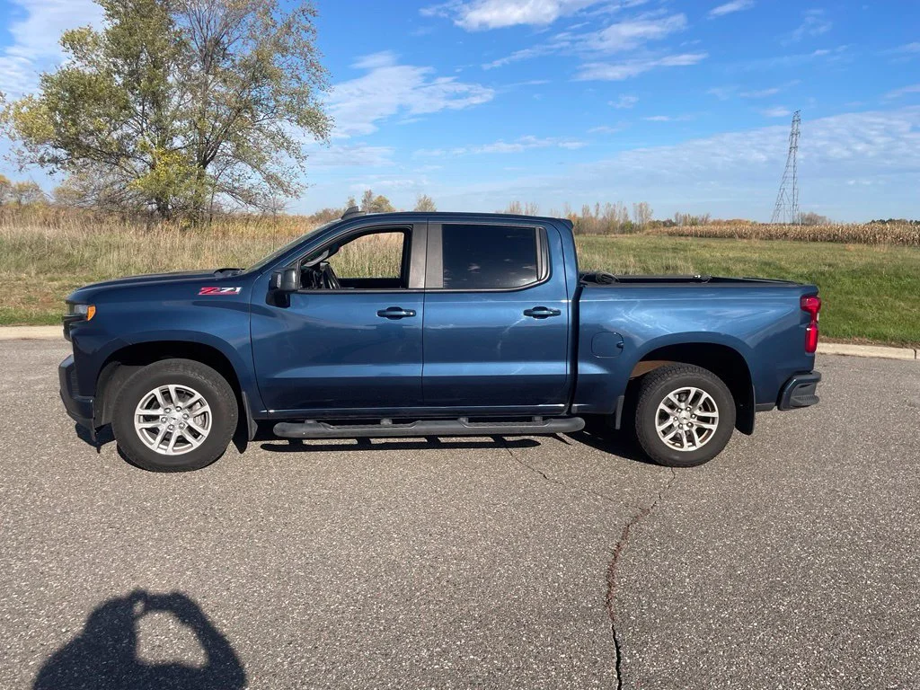 Used 2019 Blue Chevrolet RST image 5