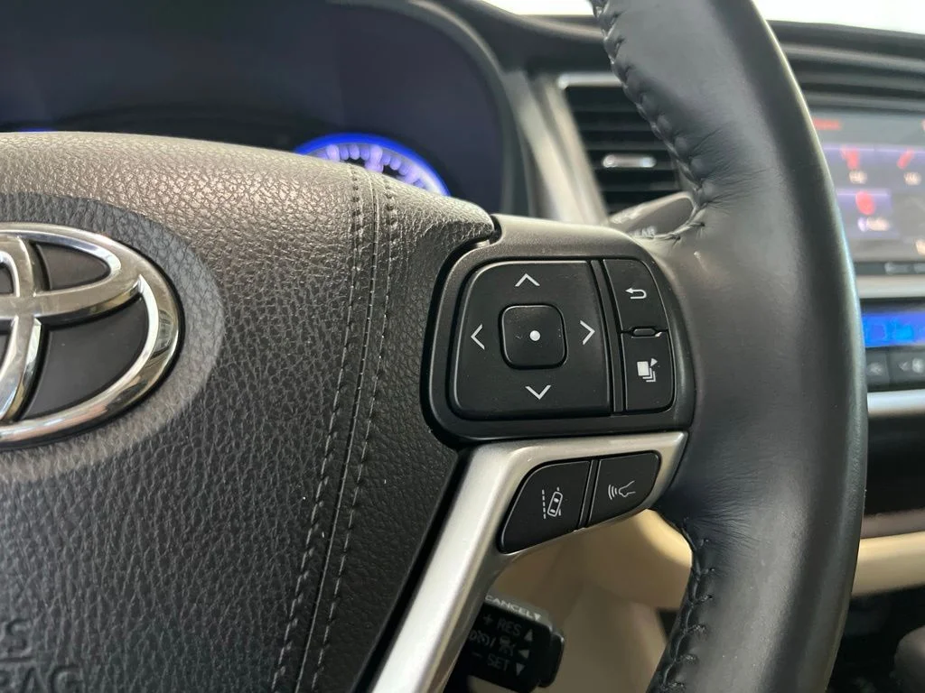 Used 2019 Red Toyota XLE image 8