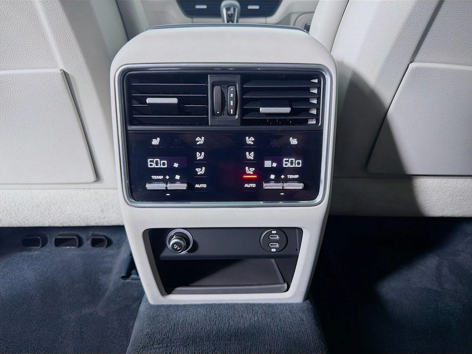 2022 Porsche Cayenne Platinum Edition - Photo 23