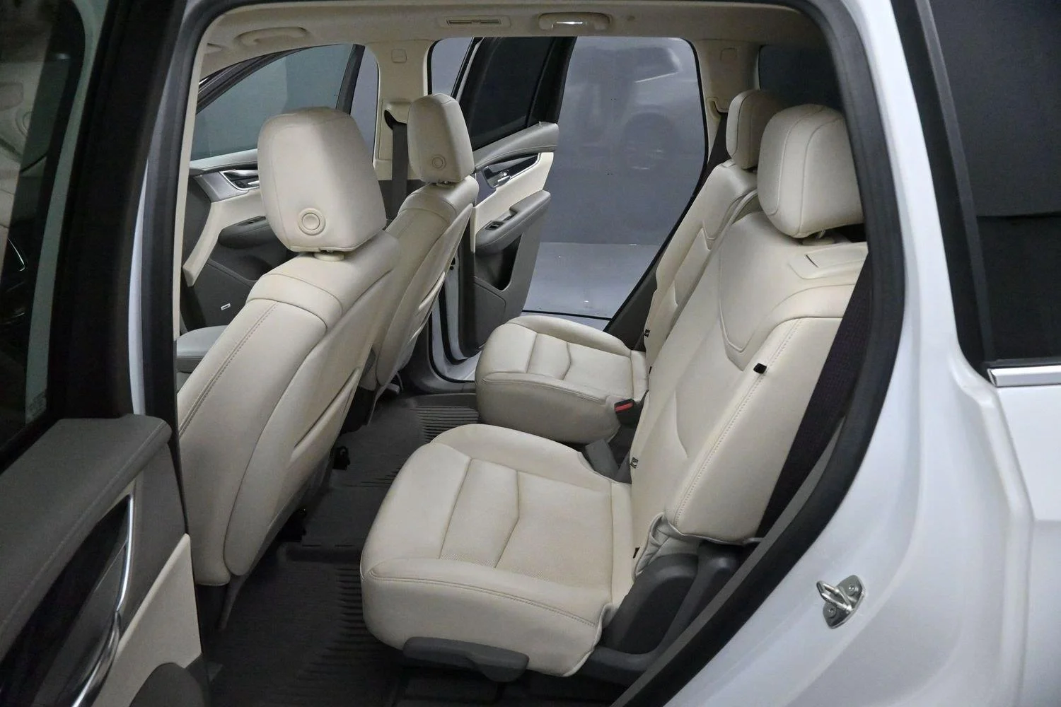 Used 2020 CRYSTAL WHITE TRICOAT Cadillac AWD Premium Luxury image 31