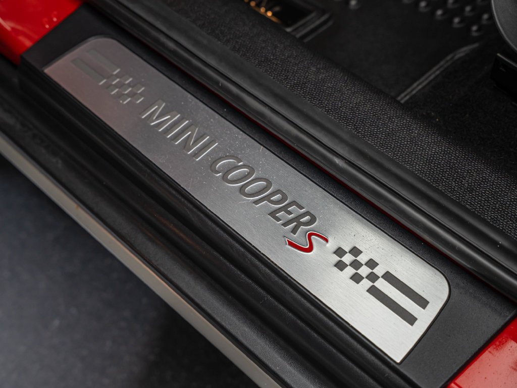 Used 2015 Blazing Red MINI  image 29